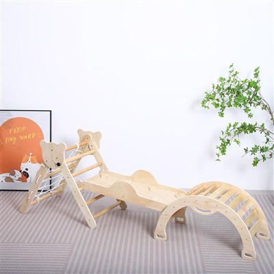 Dřevěný trojúhelník lezec